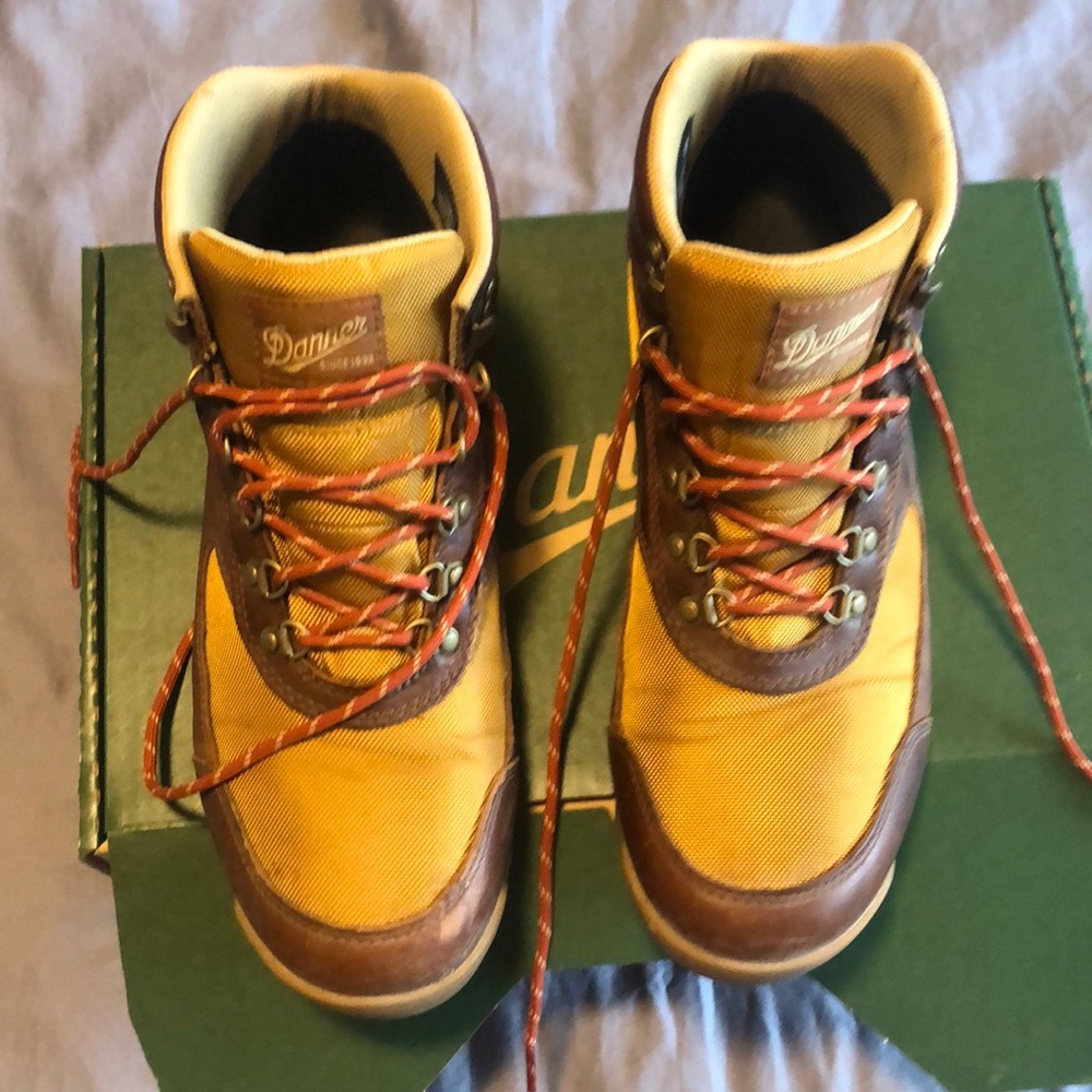Danner Jag, Size 10 D. Monk’s Robe/Chili. Waterproof.